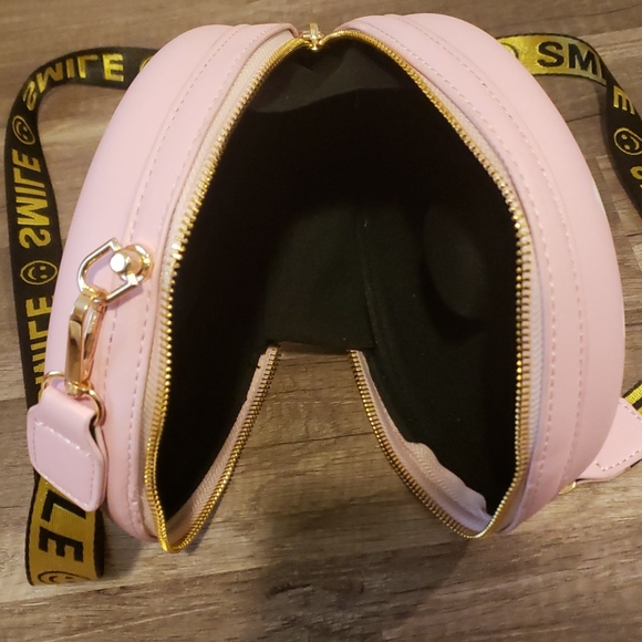 🍩  cross-body bags in stock! - Picture 4 of 8